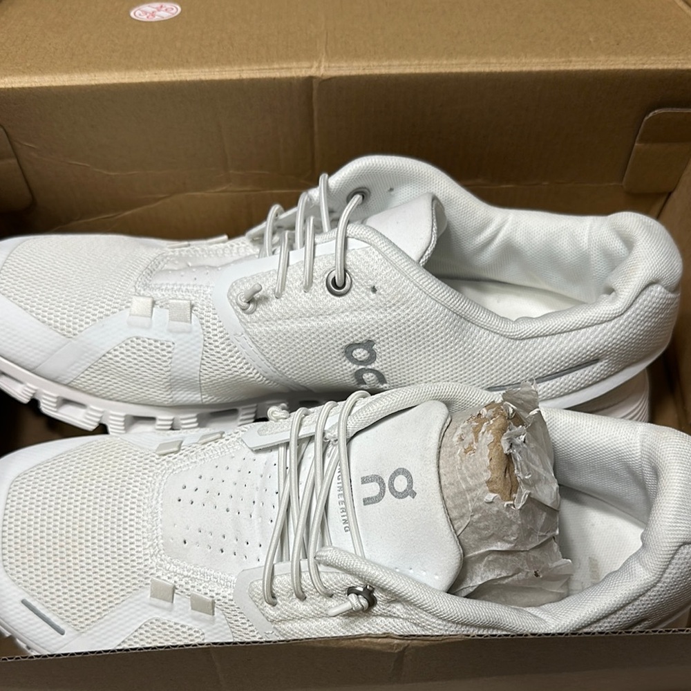 ON Running White Sneakers On Cloud 5